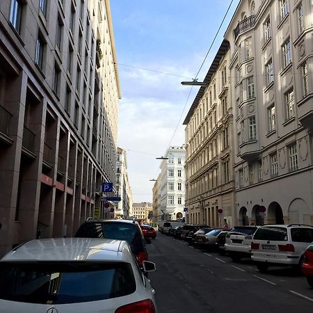 Heart Of Vienna "Opera House" Studio Apartment Exterior photo